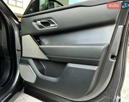 Серый Ленд Ровер Рендж Ровер Велар, объемом двигателя 2 л и пробегом 174 тыс. км за 33990 $, фото 19 на Automoto.ua