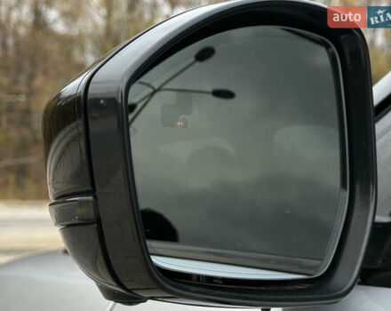 Серый Ленд Ровер Рендж Ровер Велар, объемом двигателя 3 л и пробегом 102 тыс. км за 38000 $, фото 25 на Automoto.ua