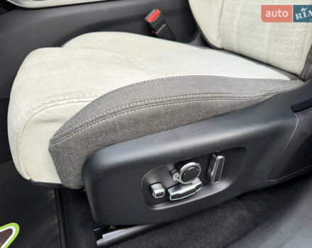 Сірий Ленд Ровер Рендж Ровер Велар, об'ємом двигуна 2 л та пробігом 30 тис. км за 39999 $, фото 43 на Automoto.ua