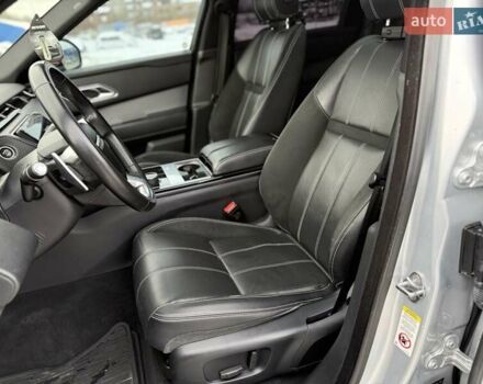 Серый Ленд Ровер Рендж Ровер Велар, объемом двигателя 2 л и пробегом 130 тыс. км за 34650 $, фото 16 на Automoto.ua