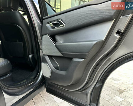 Сірий Ленд Ровер Рендж Ровер Велар, об'ємом двигуна 2 л та пробігом 174 тис. км за 34800 $, фото 47 на Automoto.ua