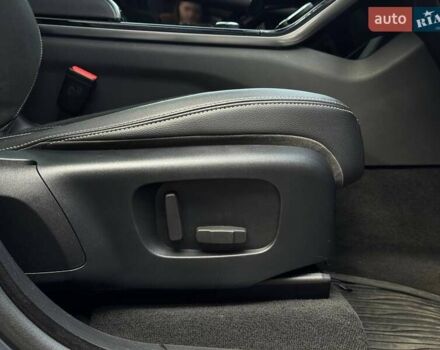 Серый Ленд Ровер Рендж Ровер Велар, объемом двигателя 3 л и пробегом 242 тыс. км за 25999 $, фото 84 на Automoto.ua