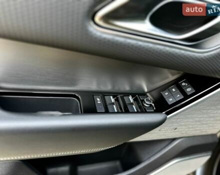 Серый Ленд Ровер Рендж Ровер Велар, объемом двигателя 2 л и пробегом 174 тыс. км за 33990 $, фото 34 на Automoto.ua