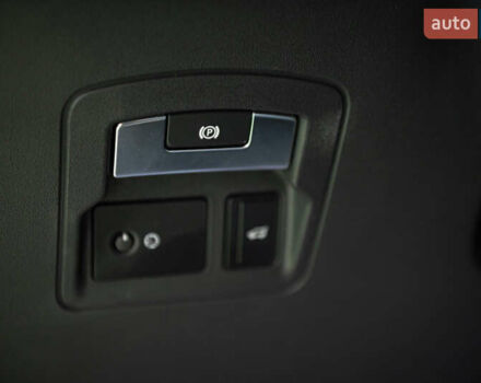 Сірий Ленд Ровер Рендж Ровер Велар, об'ємом двигуна 2 л та пробігом 49 тис. км за 39900 $, фото 30 на Automoto.ua