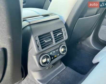 Сірий Ленд Ровер Рендж Ровер Велар, об'ємом двигуна 2 л та пробігом 109 тис. км за 37000 $, фото 40 на Automoto.ua