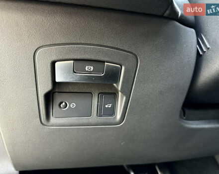 Серый Ленд Ровер Рендж Ровер Велар, объемом двигателя 2 л и пробегом 174 тыс. км за 34800 $, фото 35 на Automoto.ua