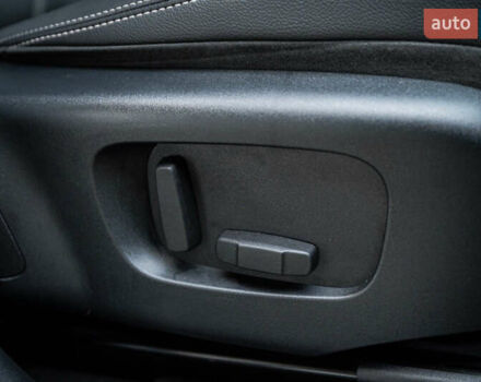 Сірий Ленд Ровер Рендж Ровер Велар, об'ємом двигуна 2 л та пробігом 49 тис. км за 39900 $, фото 20 на Automoto.ua