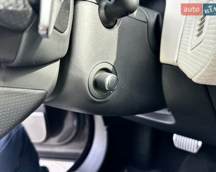 Серый Ленд Ровер Рендж Ровер Велар, объемом двигателя 2 л и пробегом 62 тыс. км за 39900 $, фото 17 на Automoto.ua