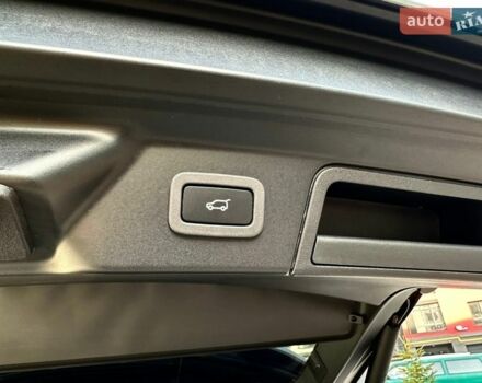 Серый Ленд Ровер Рендж Ровер Велар, объемом двигателя 2 л и пробегом 174 тыс. км за 33990 $, фото 56 на Automoto.ua