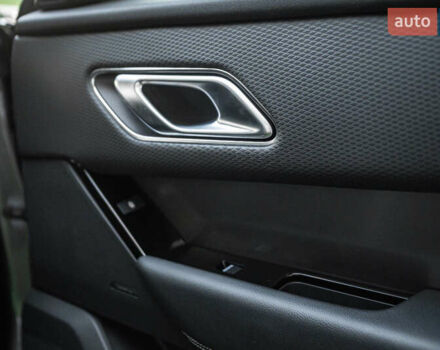 Сірий Ленд Ровер Рендж Ровер Велар, об'ємом двигуна 2 л та пробігом 49 тис. км за 39900 $, фото 19 на Automoto.ua