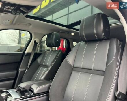 Серый Ленд Ровер Рендж Ровер Велар, объемом двигателя 2 л и пробегом 81 тыс. км за 38500 $, фото 11 на Automoto.ua