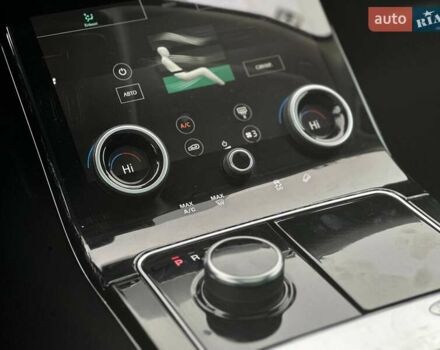 Серый Ленд Ровер Рендж Ровер Велар, объемом двигателя 2 л и пробегом 75 тыс. км за 29800 $, фото 12 на Automoto.ua