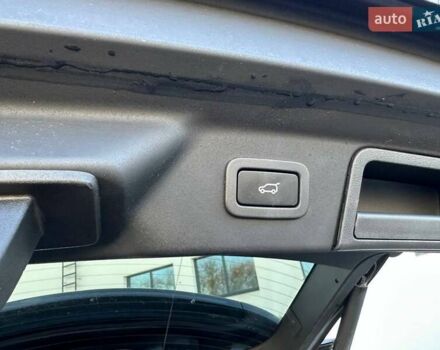 Серый Ленд Ровер Рендж Ровер Велар, объемом двигателя 2 л и пробегом 74 тыс. км за 30900 $, фото 29 на Automoto.ua