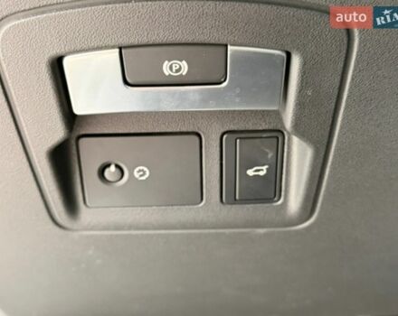 Сірий Ленд Ровер Рендж Ровер Велар, об'ємом двигуна 2 л та пробігом 157 тис. км за 34000 $, фото 8 на Automoto.ua