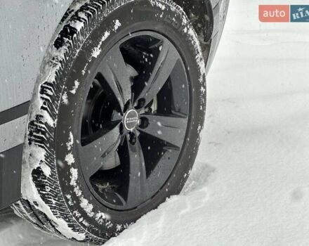 Серый Ленд Ровер Рендж Ровер Велар, объемом двигателя 2 л и пробегом 75 тыс. км за 29800 $, фото 20 на Automoto.ua