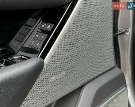 Сірий Ленд Ровер Рендж Ровер Велар, об'ємом двигуна 2 л та пробігом 157 тис. км за 34000 $, фото 7 на Automoto.ua