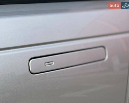 Серый Ленд Ровер Рендж Ровер Велар, объемом двигателя 3 л и пробегом 124 тыс. км за 53500 $, фото 5 на Automoto.ua