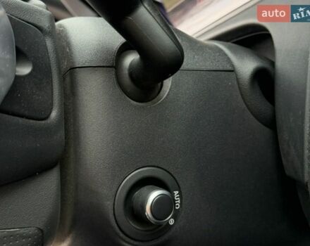 Сірий Ленд Ровер Рендж Ровер Велар, об'ємом двигуна 2 л та пробігом 157 тис. км за 34000 $, фото 12 на Automoto.ua