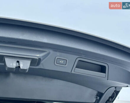 Сірий Ленд Ровер Рендж Ровер Велар, об'ємом двигуна 2 л та пробігом 61 тис. км за 37200 $, фото 10 на Automoto.ua