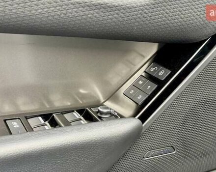 Серый Ленд Ровер Рендж Ровер Велар, объемом двигателя 2 л и пробегом 92 тыс. км за 32900 $, фото 8 на Automoto.ua