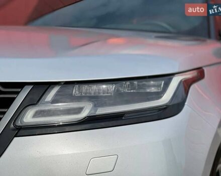 Серый Ленд Ровер Рендж Ровер Велар, объемом двигателя 3 л и пробегом 124 тыс. км за 53500 $, фото 4 на Automoto.ua