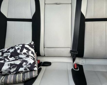 Сірий Ленд Ровер Рендж Ровер Велар, об'ємом двигуна 2 л та пробігом 138 тис. км за 42400 $, фото 7 на Automoto.ua