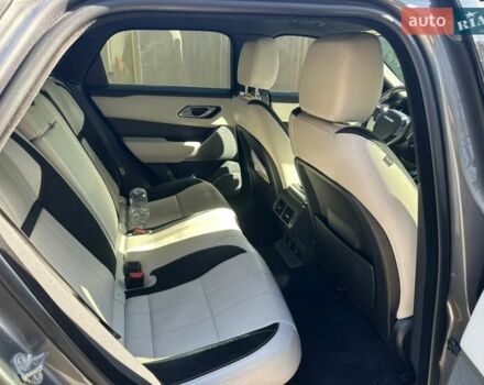 Сірий Ленд Ровер Рендж Ровер Велар, об'ємом двигуна 2 л та пробігом 99 тис. км за 33800 $, фото 6 на Automoto.ua