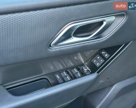 Серый Ленд Ровер Рендж Ровер Велар, объемом двигателя 2 л и пробегом 74 тыс. км за 30900 $, фото 10 на Automoto.ua
