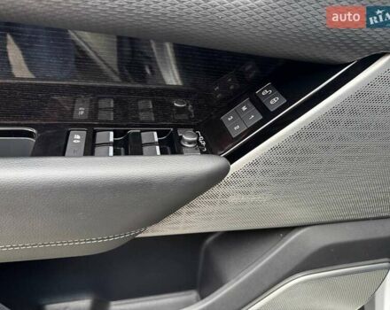 Серый Ленд Ровер Рендж Ровер Велар, объемом двигателя 2 л и пробегом 98 тыс. км за 33700 $, фото 12 на Automoto.ua