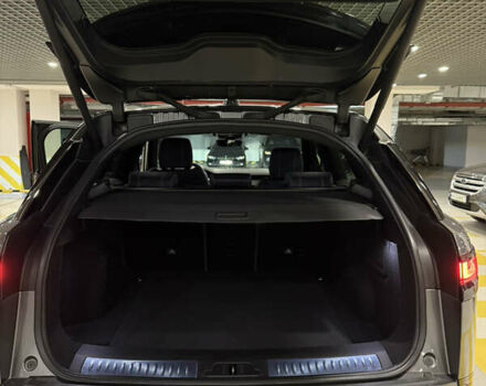 Серый Ленд Ровер Рендж Ровер Велар, объемом двигателя 2 л и пробегом 36 тыс. км за 48000 $, фото 6 на Automoto.ua