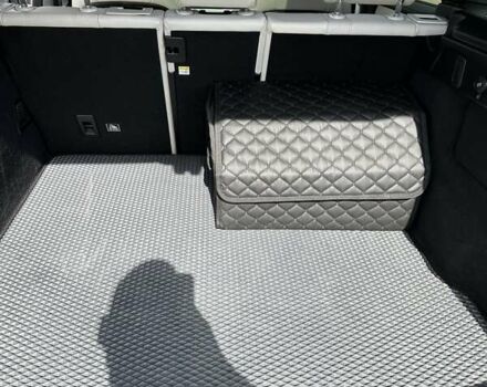 Сірий Ленд Ровер Рендж Ровер Велар, об'ємом двигуна 2 л та пробігом 138 тис. км за 42400 $, фото 20 на Automoto.ua