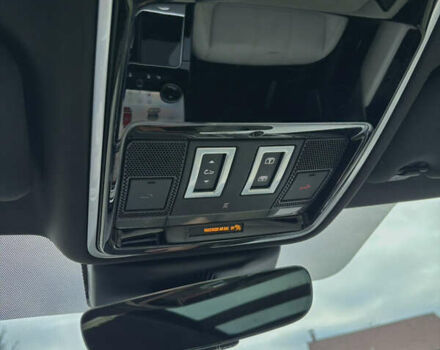 Серый Ленд Ровер Рендж Ровер Велар, объемом двигателя 2 л и пробегом 96 тыс. км за 38400 $, фото 7 на Automoto.ua