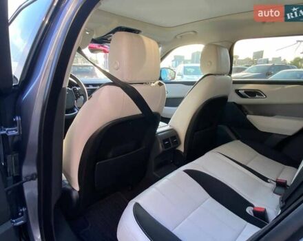 Серый Ленд Ровер Рендж Ровер Велар, объемом двигателя 2 л и пробегом 60 тыс. км за 33950 $, фото 22 на Automoto.ua