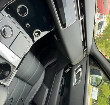 Сірий Ленд Ровер Рендж Ровер Велар, об'ємом двигуна 2 л та пробігом 77 тис. км за 57000 $, фото 10 на Automoto.ua