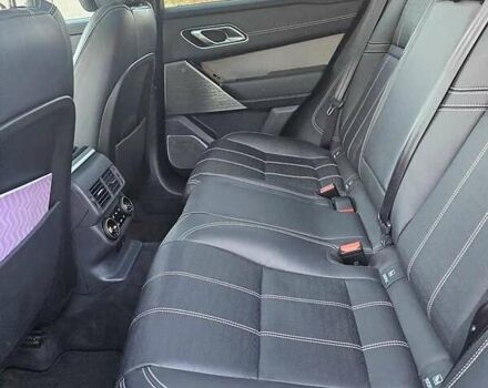 Серый Ленд Ровер Рендж Ровер Велар, объемом двигателя 2 л и пробегом 80 тыс. км за 36999 $, фото 6 на Automoto.ua