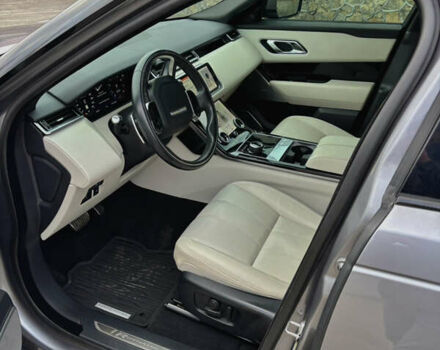 Серый Ленд Ровер Рендж Ровер Велар, объемом двигателя 2 л и пробегом 96 тыс. км за 38400 $, фото 10 на Automoto.ua