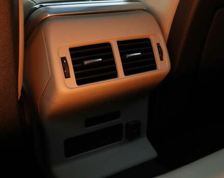 Серый Ленд Ровер Рендж Ровер Велар, объемом двигателя 2 л и пробегом 126 тыс. км за 55000 $, фото 16 на Automoto.ua