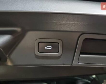 Сірий Ленд Ровер Рендж Ровер Велар, об'ємом двигуна 2 л та пробігом 82 тис. км за 56400 $, фото 22 на Automoto.ua