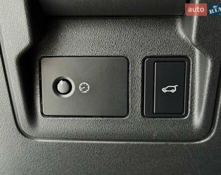 Серый Ленд Ровер Рендж Ровер Велар, объемом двигателя 2 л и пробегом 45 тыс. км за 49499 $, фото 43 на Automoto.ua