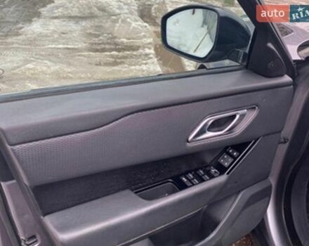 Серый Ленд Ровер Рендж Ровер Велар, объемом двигателя 2 л и пробегом 73 тыс. км за 38000 $, фото 8 на Automoto.ua