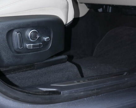 Серый Ленд Ровер Рендж Ровер Велар, объемом двигателя 2 л и пробегом 126 тыс. км за 55000 $, фото 32 на Automoto.ua