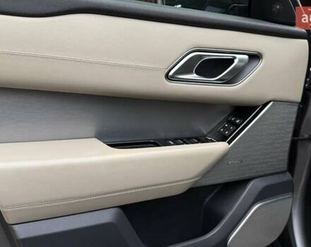 Серый Ленд Ровер Рендж Ровер Велар, объемом двигателя 2 л и пробегом 129 тыс. км за 53990 $, фото 15 на Automoto.ua