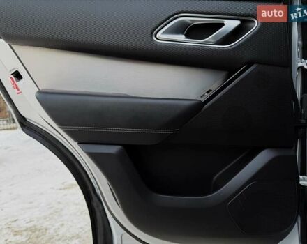 Серый Ленд Ровер Рендж Ровер Велар, объемом двигателя 2 л и пробегом 45 тыс. км за 49499 $, фото 30 на Automoto.ua