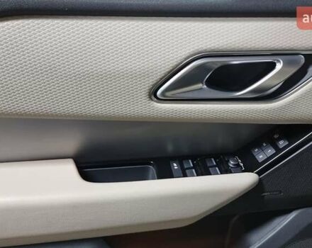 Сірий Ленд Ровер Рендж Ровер Велар, об'ємом двигуна 2 л та пробігом 82 тис. км за 56400 $, фото 12 на Automoto.ua