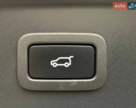 Серый Ленд Ровер Рендж Ровер Велар, объемом двигателя 2 л и пробегом 129 тыс. км за 50990 $, фото 9 на Automoto.ua