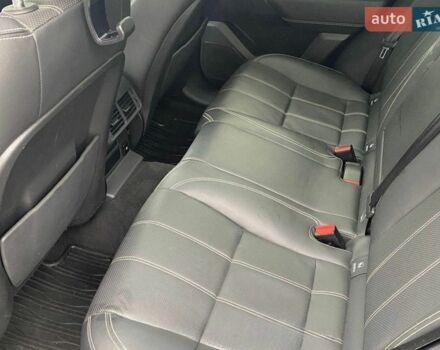 Серый Ленд Ровер Рендж Ровер Велар, объемом двигателя 2 л и пробегом 73 тыс. км за 38000 $, фото 6 на Automoto.ua