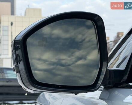 Серый Ленд Ровер Рендж Ровер Велар, объемом двигателя 2 л и пробегом 45 тыс. км за 49499 $, фото 18 на Automoto.ua