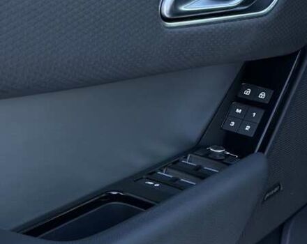 Серый Ленд Ровер Рендж Ровер Велар, объемом двигателя 2 л и пробегом 45 тыс. км за 49500 $, фото 19 на Automoto.ua