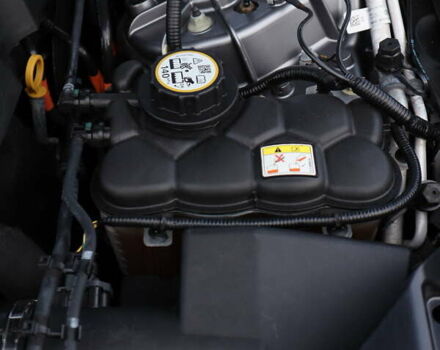 Серый Ленд Ровер Рендж Ровер Велар, объемом двигателя 2 л и пробегом 126 тыс. км за 55000 $, фото 30 на Automoto.ua