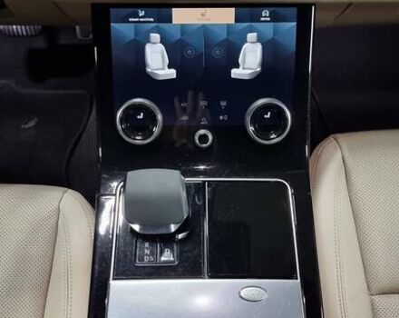 Сірий Ленд Ровер Рендж Ровер Велар, об'ємом двигуна 2 л та пробігом 82 тис. км за 56400 $, фото 10 на Automoto.ua